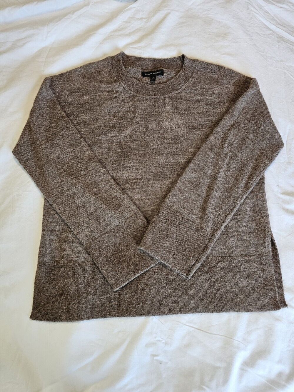 Banana Republic Sweater Medium Relaxed Crew Neck Alpaca Blend Tan Minimalist